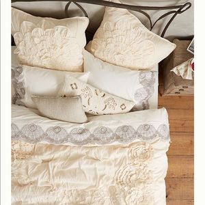 Anthropologie Georgina queen cream duvet cover